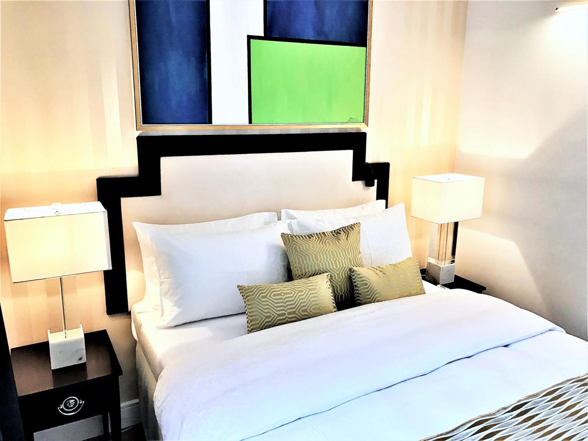 Mondrian Luxury Suites & Apartments Old Town Warszawa Rum bild