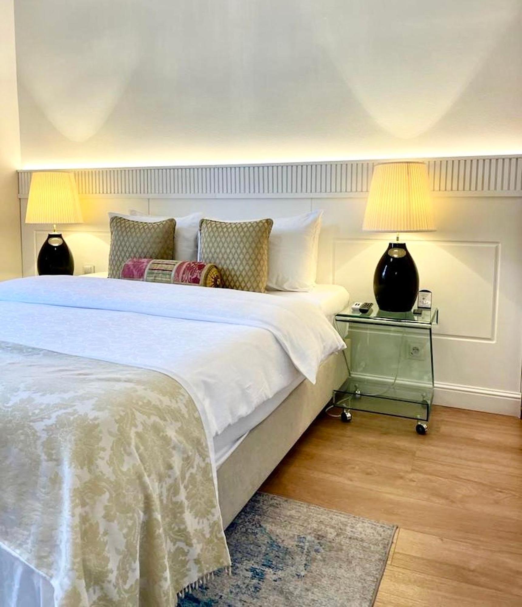 Mondrian Luxury Suites & Apartments Old Town Warszawa Rum bild