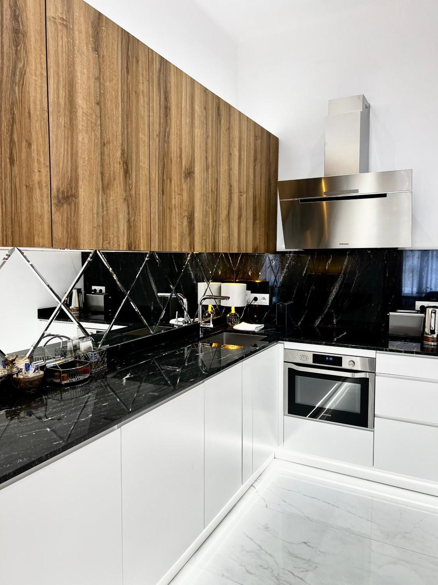 Mondrian Luxury Suites & Apartments Old Town Warszawa Rum bild