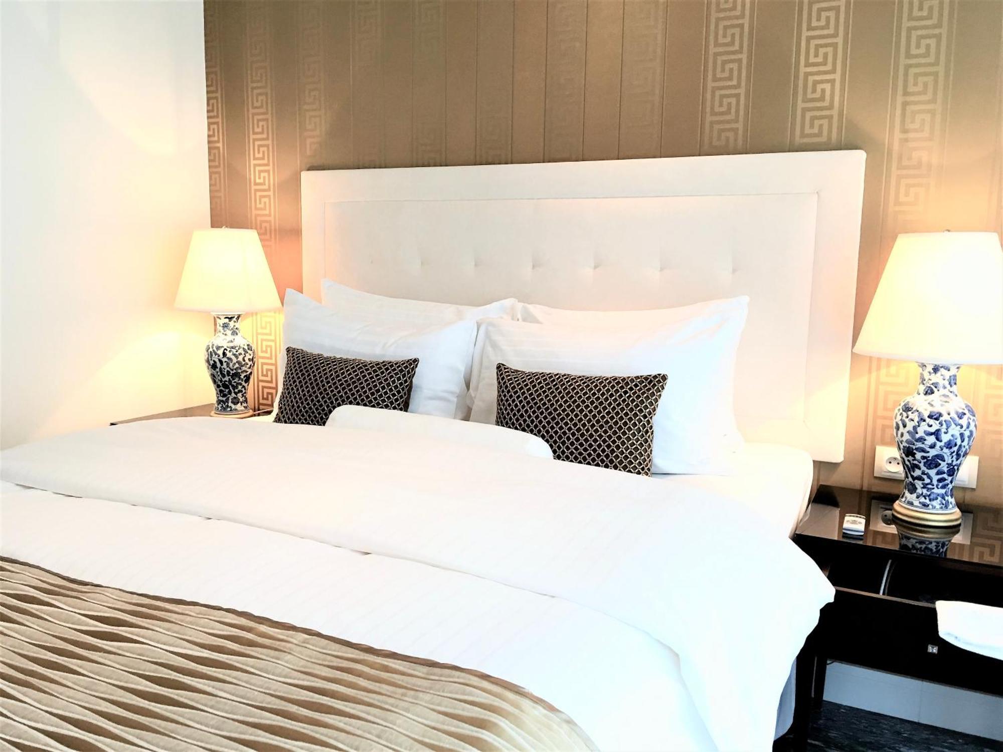 Mondrian Luxury Suites & Apartments Old Town Warszawa Rum bild