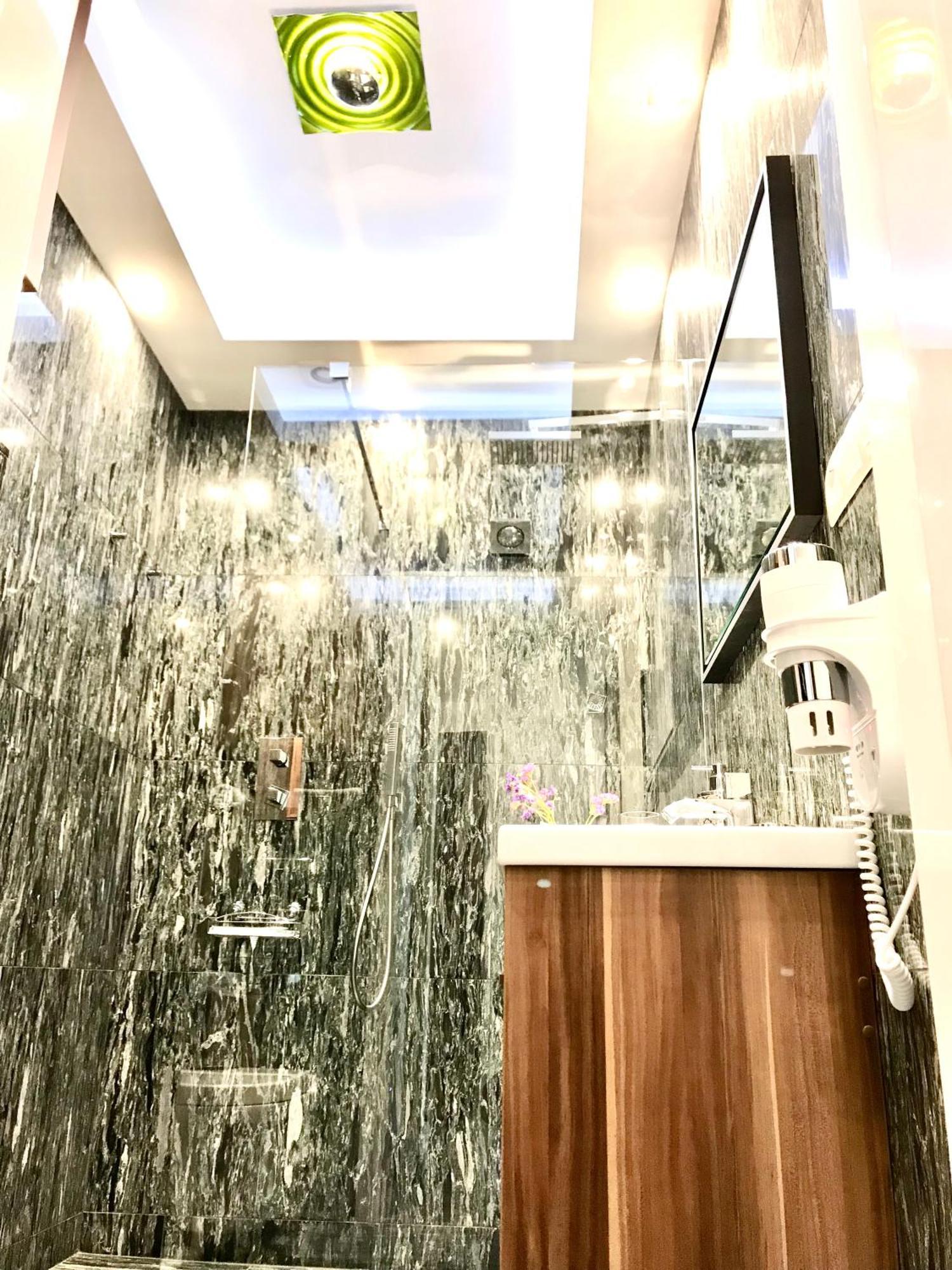 Mondrian Luxury Suites & Apartments Old Town Warszawa Rum bild